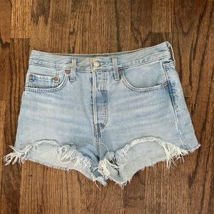 Levi 501 shorts size 27
